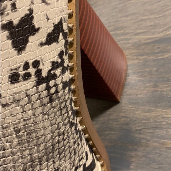 Misguided Snakeskin Ankle Heel Boots Front Zipper - Picture 9 of 16